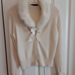 Cashmere Cream Sweater withFake Fur Trim
